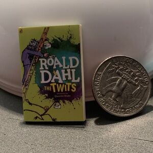Zuru Mini Brands Roald Dahl The Twits Miniature Book - series 1, common